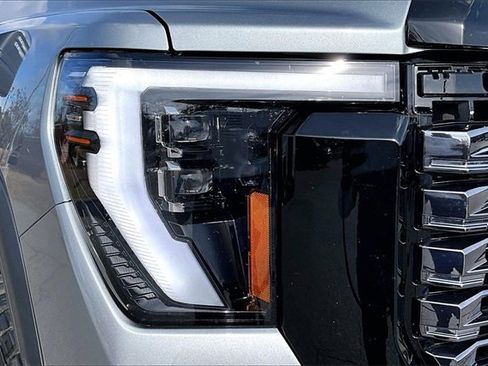 Used 2025 GMC Sierra 2500 Denali Ultimate image 33