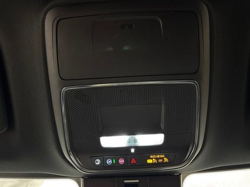 Used 2025 GMC Acadia Denali AWD/4WD image 26