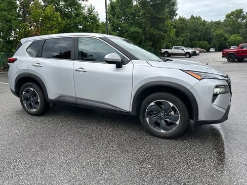 Used 2024 Nissan Rogue SV AWD/4WD image 7