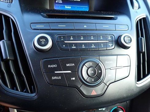 Used 2017 Ford Focus SE FWD image 18
