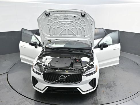 New 2026 Volvo XC60 B5 Plus w/ Protection Package Premier AWD/4WD image 39