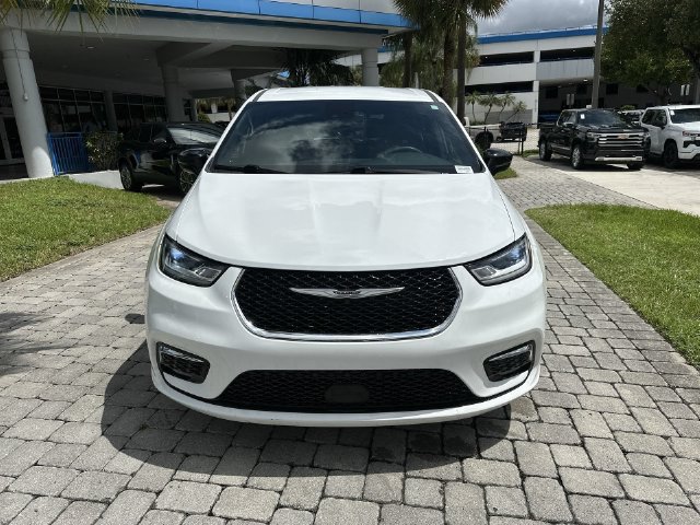 Used 2024 Chrysler Pacifica Touring FWD image 18