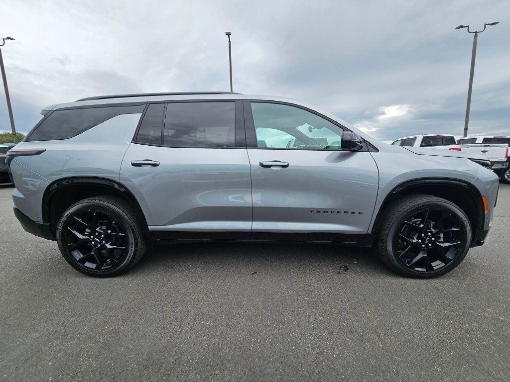 Used 2024 Chevrolet Traverse RS AWD/4WD image 2