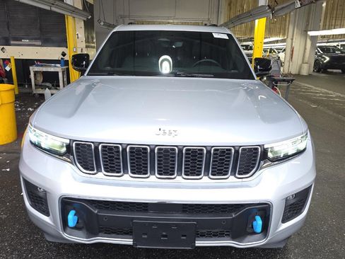 Used 2023 Jeep Grand Cherokee Overland image 3