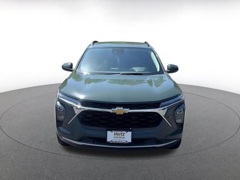 Used 2025 Chevrolet Trax LT FWD image 4