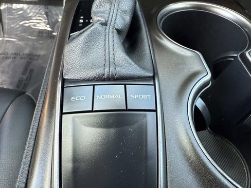 Used 2024 Toyota Camry SE image 32
