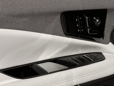 New 2026 Cadillac Optiq Luxury 2 image 20