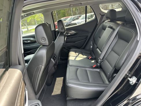 Used 2024 GMC Terrain SLT w/ Infotainment Package II image 31