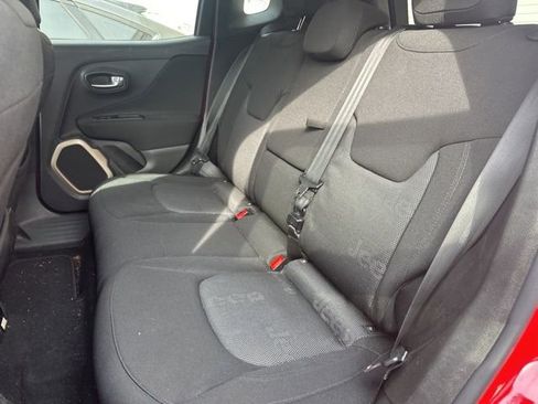 Used 2017 Jeep Renegade Latitude w/ Popular Equipment Group image 7