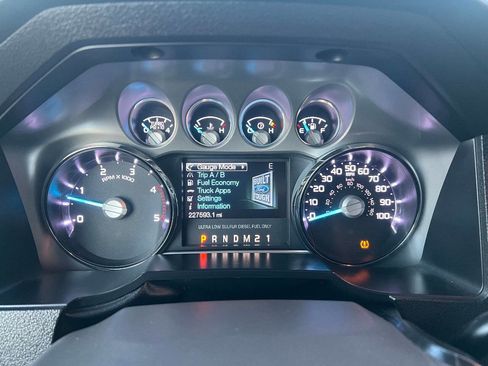 Used 2014 Ford F350 Lariat w/ Lariat Interior Package image 36