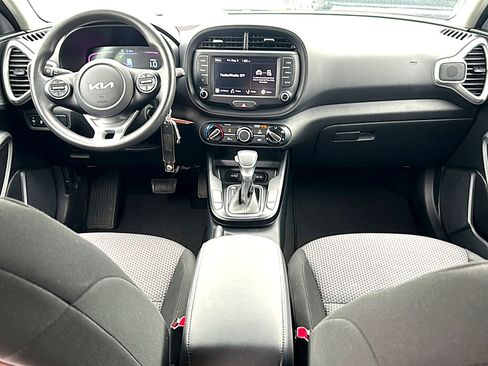 Used 2024 Kia Soul LX w/ Option Group 015 FWD image 20