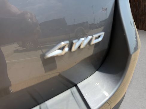 Used 2024 Ford Explorer XLT AWD/4WD image 5