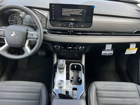 New 2026 Mitsubishi Outlander SE AWD/4WD image 14