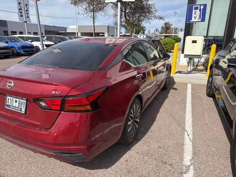 Used 2024 Nissan Altima 2.5 SV image 8