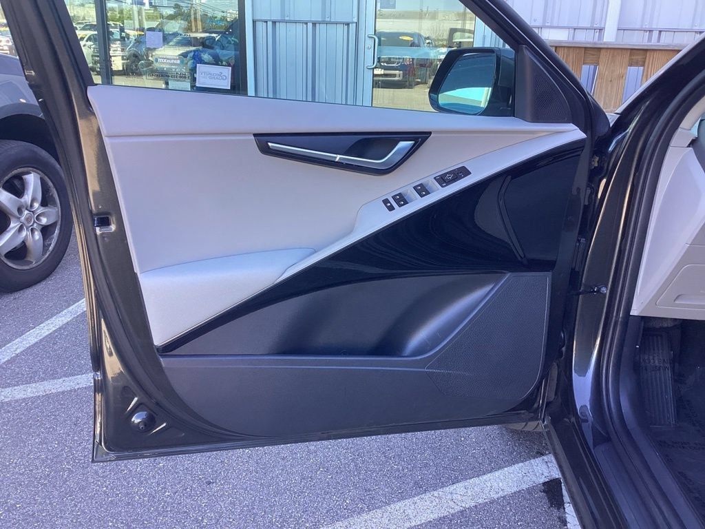 Certified 2023 Kia Niro Wind w/ Wind Preserve Package FWD image 13