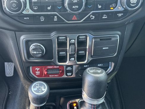 Used 2023 Jeep Wrangler Unlimited Rubicon w/ LED Lighting Group AWD/4WD image 21