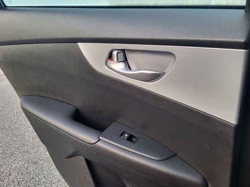 Used 2023 Kia Forte LXS image 16