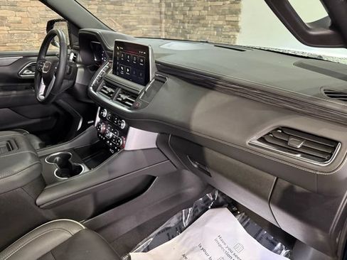 Used 2023 GMC Yukon SLT w/ SLT Luxury Package AWD/4WD image 3