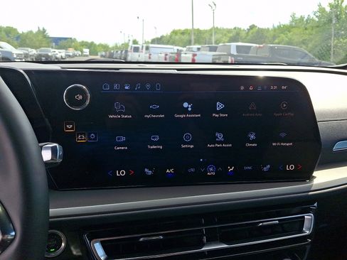 Used 2025 Chevrolet Traverse LT w/ Enhanced Driving Package FWD image 16
