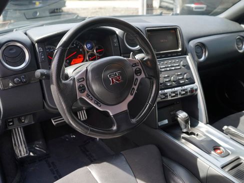 Used 2010 Nissan GT-R Premium image 23