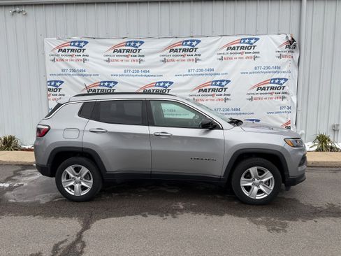 Used 2022 Jeep Compass Latitude w/ Sun and Sound Group image 2