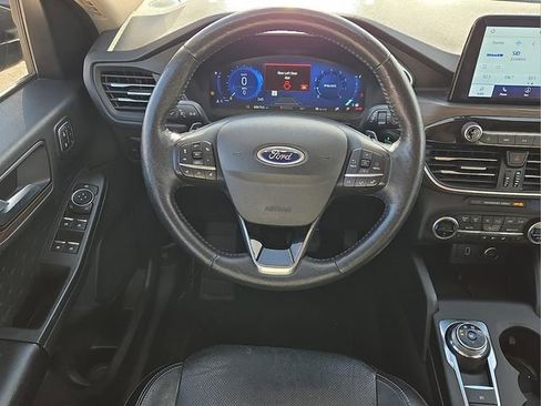 Used 2020 Ford Escape Titanium image 17