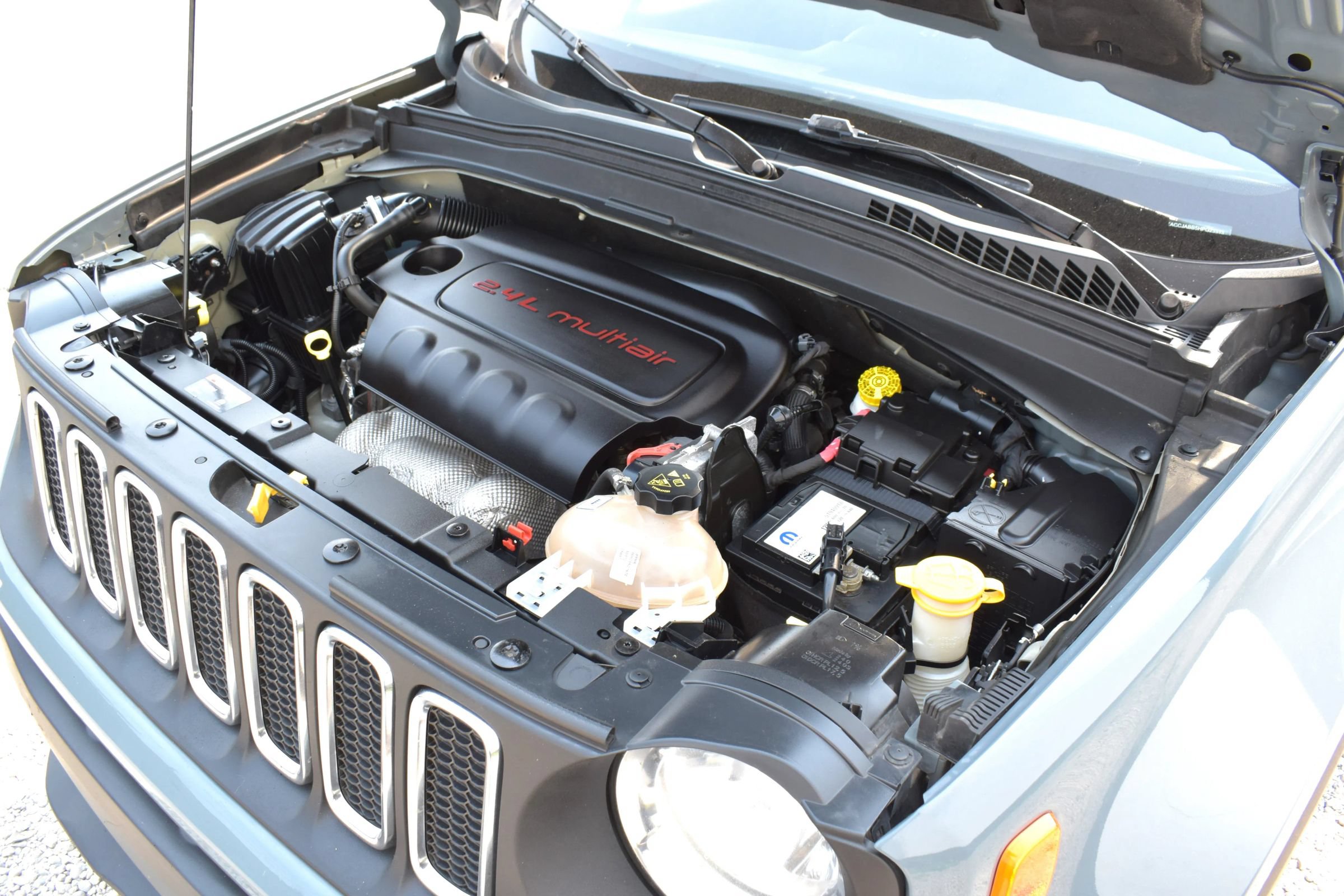 Used 2017 Jeep Renegade Latitude FWD image 31