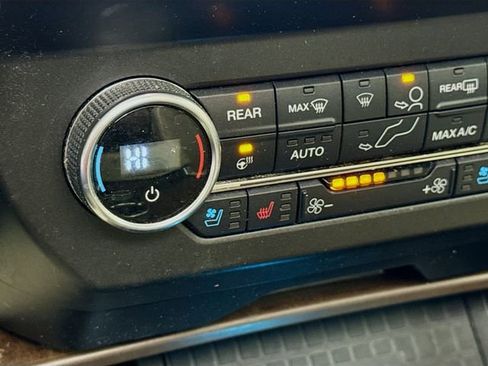 Used 2019 Ford Expedition Platinum image 21