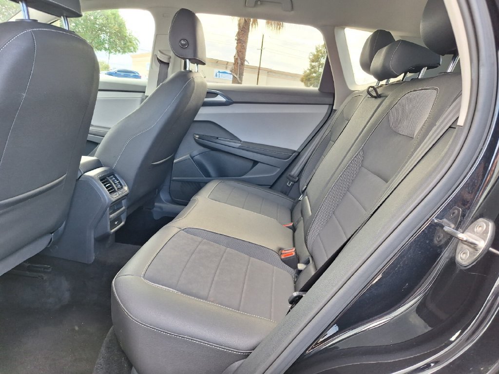 Used 2024 Volkswagen Taos SE FWD image 10