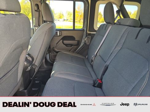 Used 2024 Jeep Wrangler Unlimited image 25