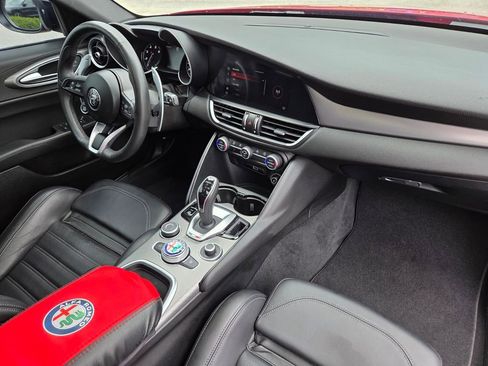 Used 2023 Alfa Romeo Giulia Veloce image 13