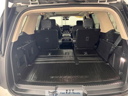 Used 2024 Ford Expedition XLT AWD/4WD image 29