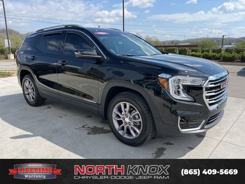 Used 2024 GMC Terrain SLT image 28