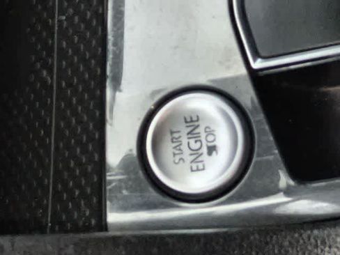 Used 2021 Volkswagen Tiguan S FWD image 28