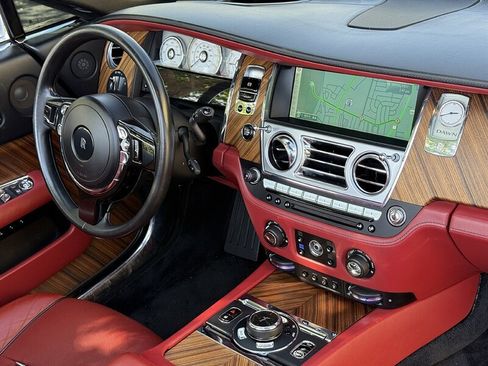 Used 2016 Rolls-Royce Dawn image 6