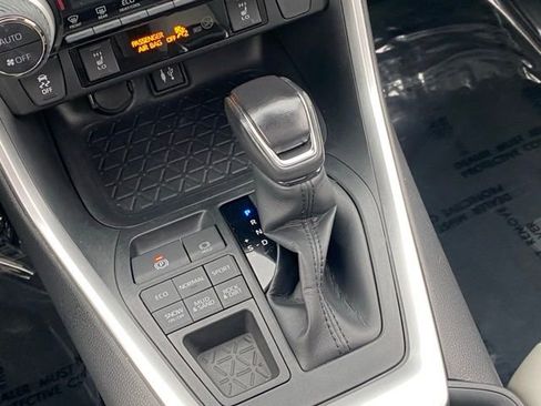 Used 2019 Toyota RAV4 XLE Premium AWD/4WD image 16