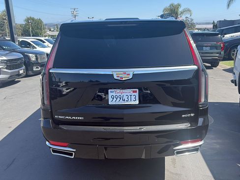 Used 2022 Cadillac Escalade ESV Premium Luxury RWD image 4