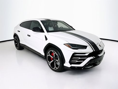 Used 2021 Lamborghini Urus image 1