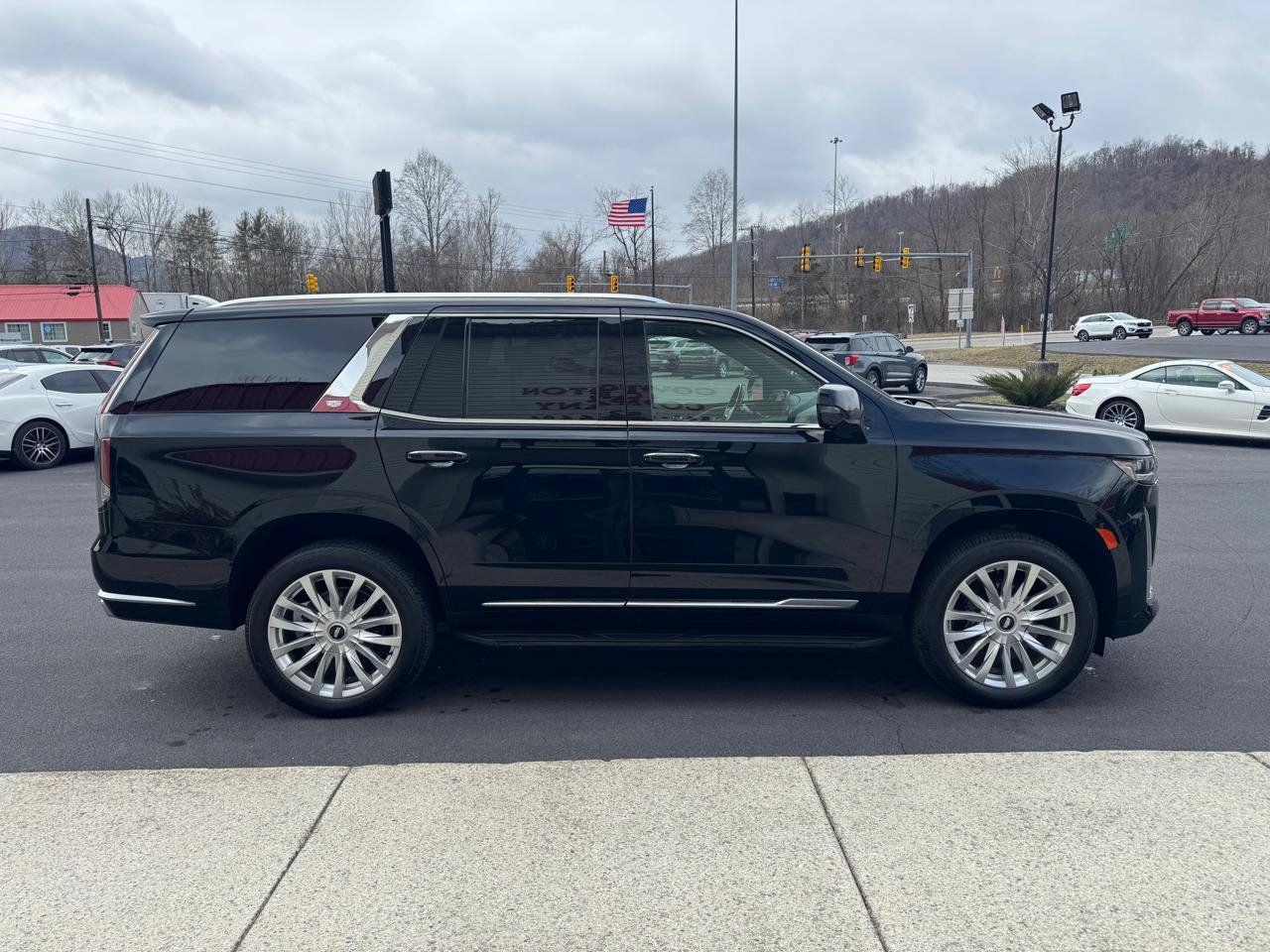 Used 2021 Cadillac Escalade Luxury AWD/4WD image 8