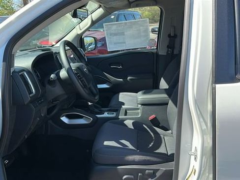 New 2026 Nissan Frontier SV w/ Tow Package AWD/4WD image 9