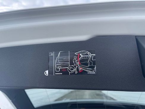 Used 2025 Volvo V60 B5 Cross Country Ultra w/ Protection Package Premier image 11
