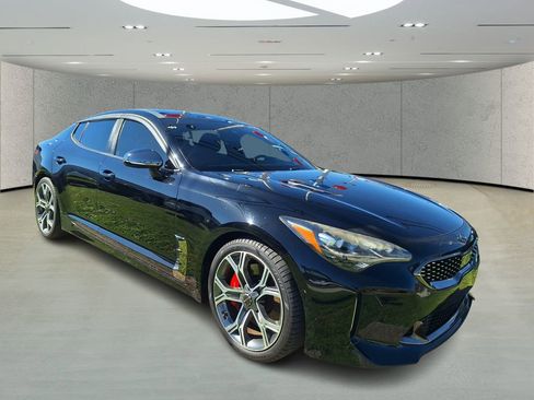 Used 2019 Kia Stinger GT2 image 7