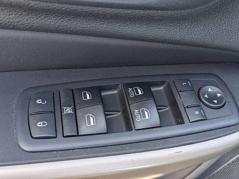Used 2018 Jeep Cherokee Limited w/ Luxury Group FWD image 15