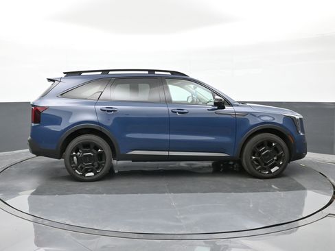 Used 2025 Kia Sorento SX image 9