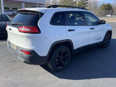 Used 2016 Jeep Cherokee Sport image 10