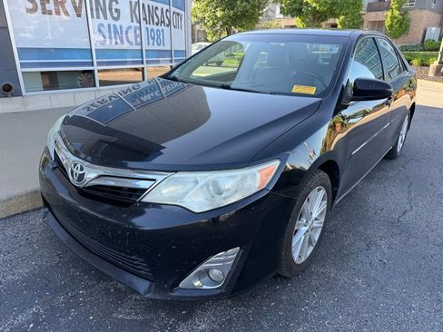 Used 2013 Toyota Camry XLE w/ Leather Pkg FWD image 2