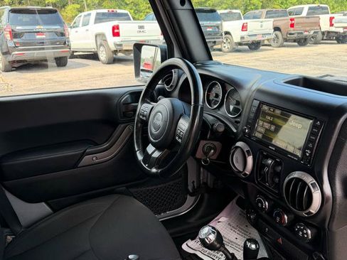 Used 2015 Jeep Wrangler Unlimited Sport AWD/4WD image 12