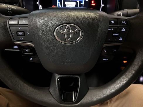 Used 2025 Toyota Camry LE FWD image 33