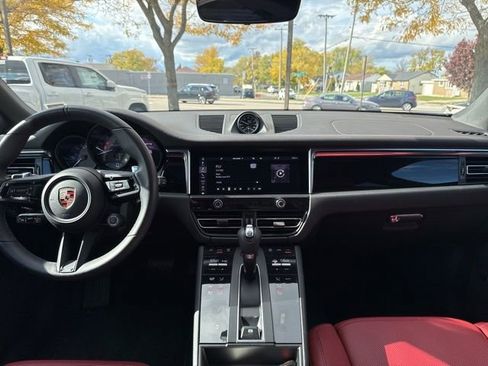 Used 2024 Porsche Macan image 20