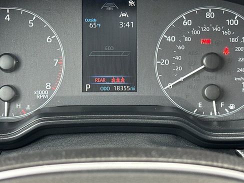 Used 2024 Toyota Corolla Cross LE w/ Moonroof Package image 28